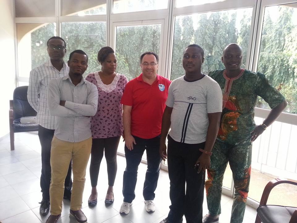 Équipe Africa Top Sports à Lomé, Togo — Franck Orocoti à droite, Christian Person au centre